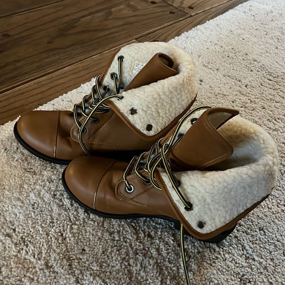 CL by LAUNDRY || High Top Lace Up Womans Boots